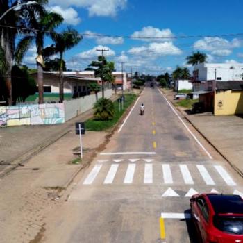 AMT pinta faixas da rua Antônio Ferreira de Freitas
