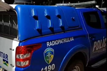 Jovem fica ferida após pular de carro em movimento na madrugada 