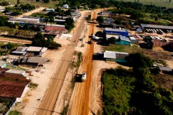 Governo assina ordem de serviço para a execução de 1 km de pavimentação asfáltica no distrito Estrela Azul