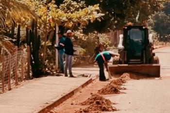 Prefeitura realiza ação de limpeza e manutenção no distrito Nova Esperança.