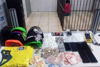 Polícia Militar prende mulher pro tráfico de drogas na Vila Samuel