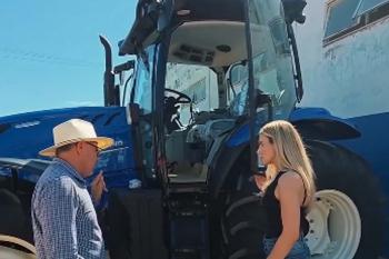 Secretaria de Agricultura recebe um novo trator que será utilizado no apoio aos produtores rurais