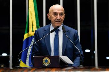 'Política é coisa boa, não é coisa de bandido, não', diz senador de Rondônia em seu blog