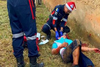 Apenado é atacado a pauladas e fica gravemente ferido na zona leste 