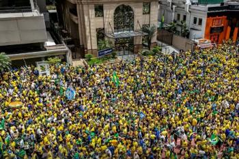 Campanha de Flávio Bolsonaro realiza manifestação na Paulista