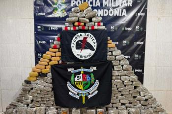  Força Tática apreende 345 tabletes de maconha e pasta base na zona leste