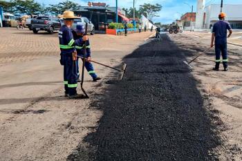 Bairros do 1º distrito de Ji-Paraná recebem serviço de tapa-buraco