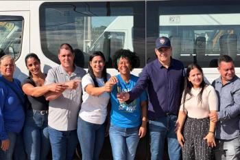 Deputada Sílvia Cristina participa de entrega de van e de recursos para a Apae em Seringueiras