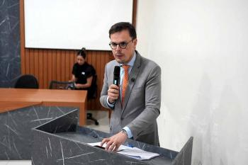 “A advocacia não existe para aplaudir o poder. Existe para limitar o poder”, afirma Márcio Nogueira em solenidade realizada em Ariquemes 