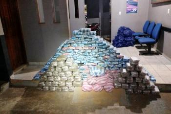 PM apreende 257 kg de maconha após troca de tiros na BR-429 