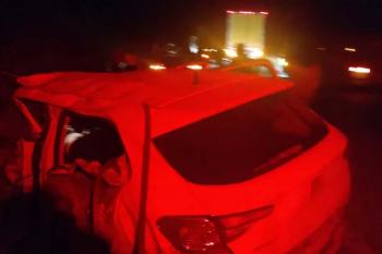Colisão frontal entre carro e caminhão deixa 4 pessoas feridas na BR-364 
