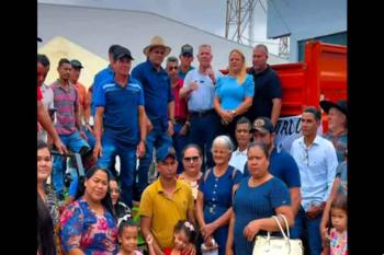 Mosquini entrega de implementos agrícolas reúne autoridades e produtores em Machadinho