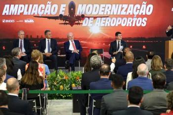 Ministro celebra anúncio de R$ 5,7 bi para ampliar aeroportos no país
