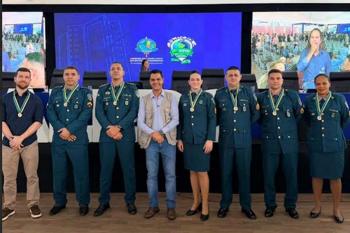 Deputado Cássio Gois homenageia policiais militares do 2º Pelotão de Espigão com Medalha do Mérito Legislativo