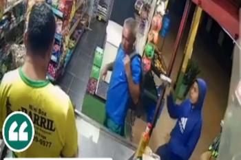 Bandidos são filmados fazendo assalto em comércio na zona sul