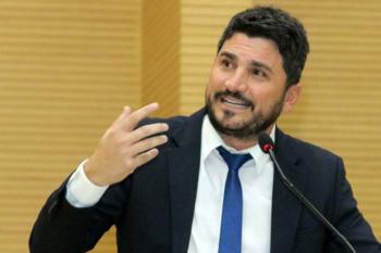 Deputado Jean Mendonça atende saúde de Espigão com a entrega de uma nova ambulância