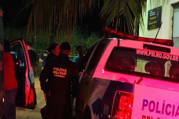 Mulher é presa após agredir e tentar matar  marido com faca