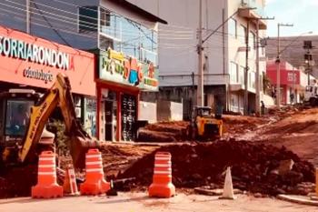 Obras avançam na Avenida Sete de Setembro com novo trecho de calçadas, estacionamento e acessibilidade