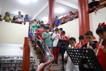 Cantata de Natal reúne alunos e comunidade na Biblioteca Francisco Meirelles