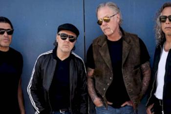 Metallica doa mais de R$ 600 mil a vítimas de enchentes no Havaí