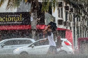 DF e 10 estados têm alerta laranja de chuva neste sábado
