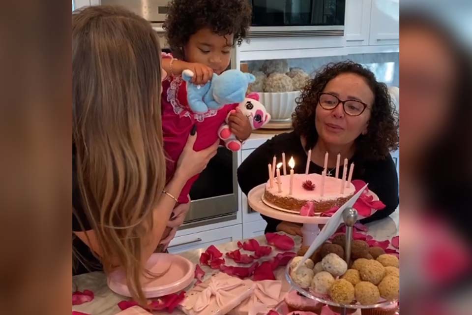 Khloé Kardashian celebra aniversário de babá brasileira