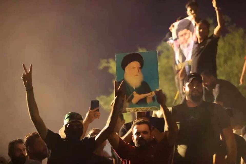 Embaixada da Suécia é invadida no Iraque após queima do Alcorão