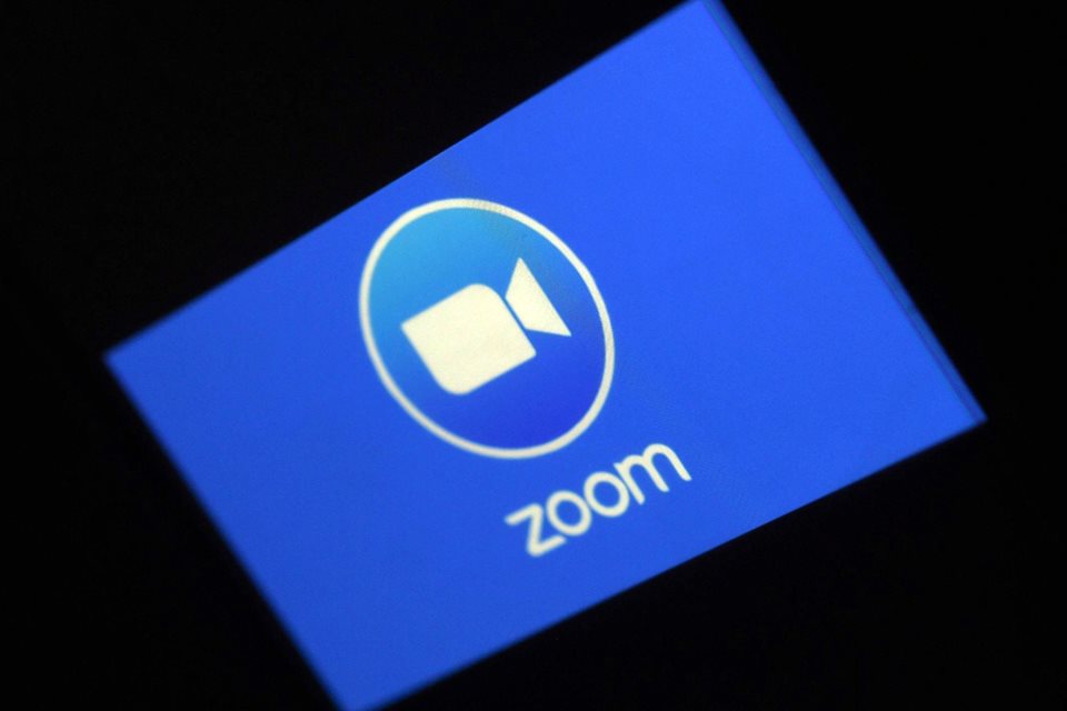 Anvisa proíbe uso do app zoom por problemas de segurança