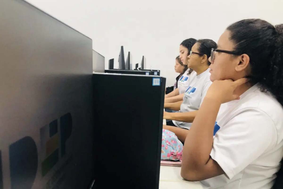 IBGE alerta para quadro preocupante na saúde mental de adolescentes