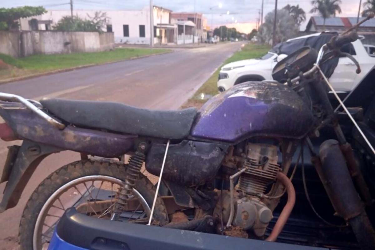  Moradores perseguem ladrões após furto e amarram suspeitos