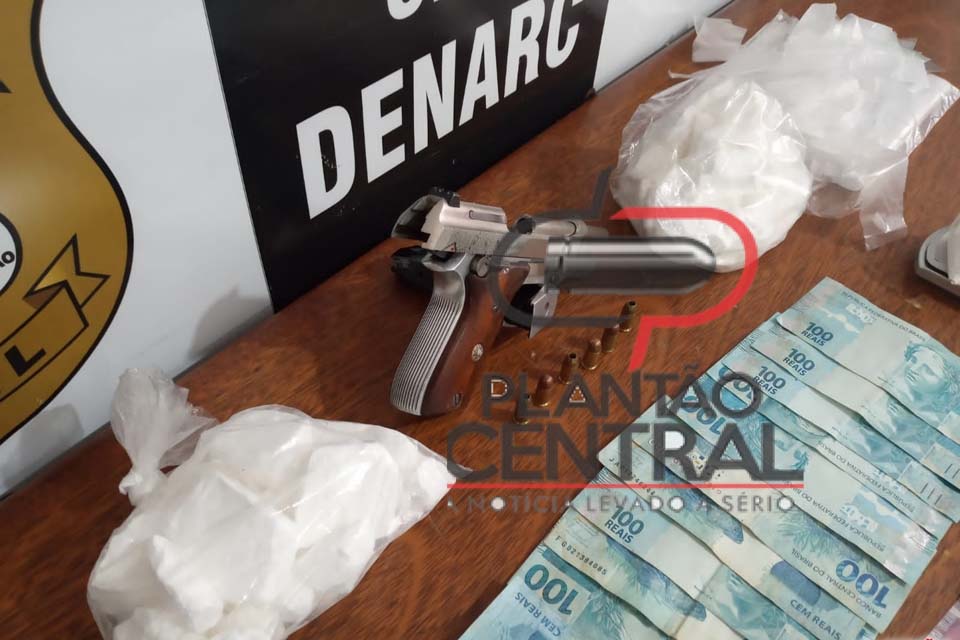 Polícia Civil prende jovem com 1 kg de cocaína, pistola e dinheiro