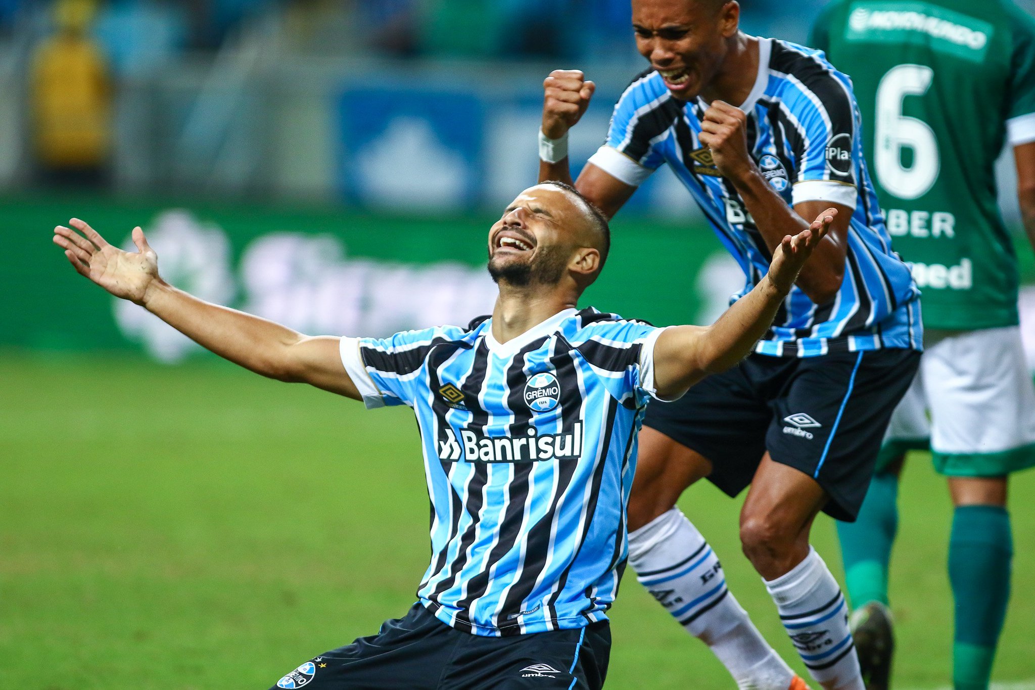 VÍDEO - Gols e Melhores Momentos de Grêmio 3 x 0 Botafogo