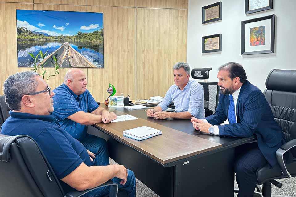 Deputado Laerte Gomes recebe Vereador e liderança de Governador Jorge Teixeira 