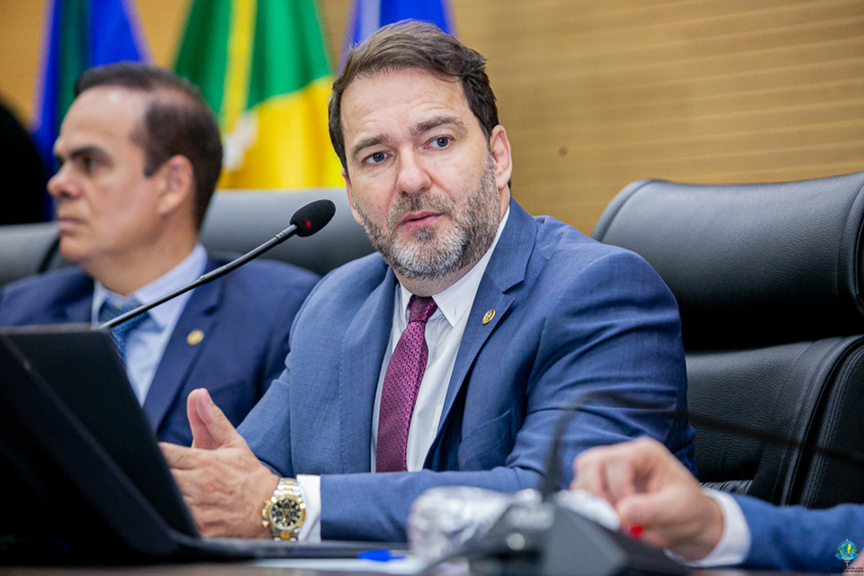 Deputado Alex Redano solicita recuperação do Travessão B-40 em Alto Paraíso