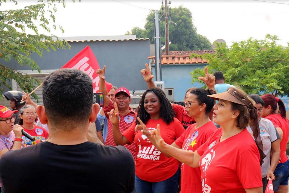 Professora Léo Simão divulga carta à comunidade escolar com propostas para a educação