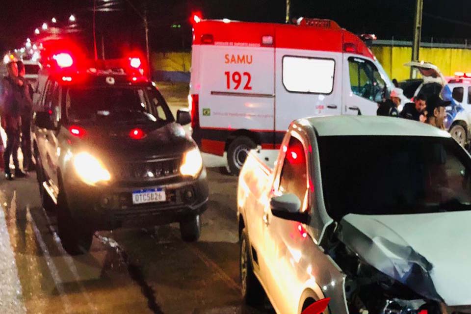 Motorista avança preferencial e atropela motoboy no centro da capital