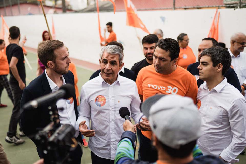 Felipe D'Avila inicia campanha em comunidade em São Paulo