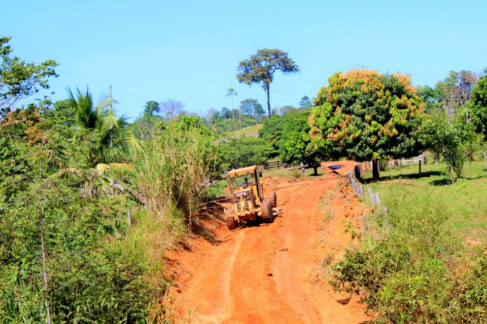 Secretaria Municipal de Obras e Serviços Públicos realiza manutenção e patrolamento da LC-50