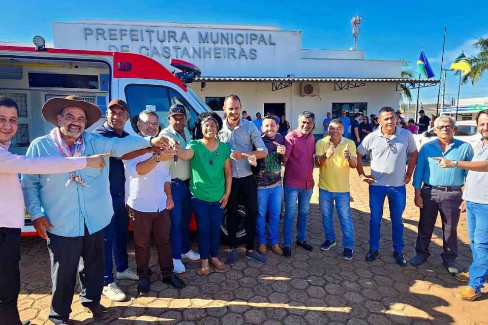 Castanheiras recebe ambulância do Samu, assegurada pela deputada federal Sílvia Cristina