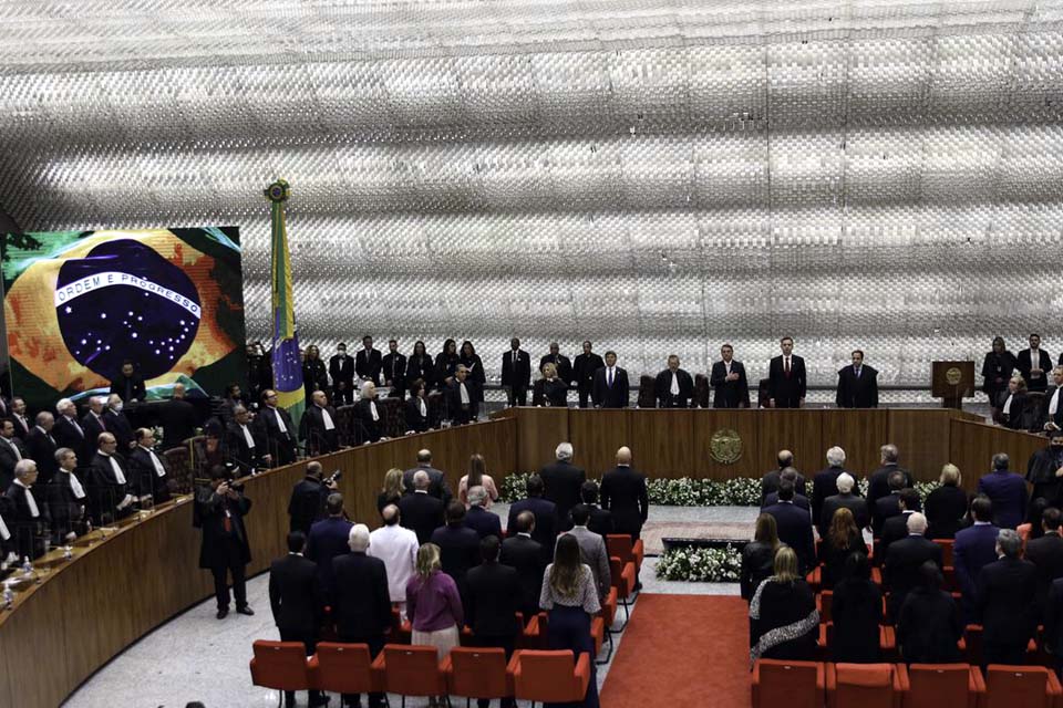 Ministra Maria Thereza toma posse na presidência do STJ