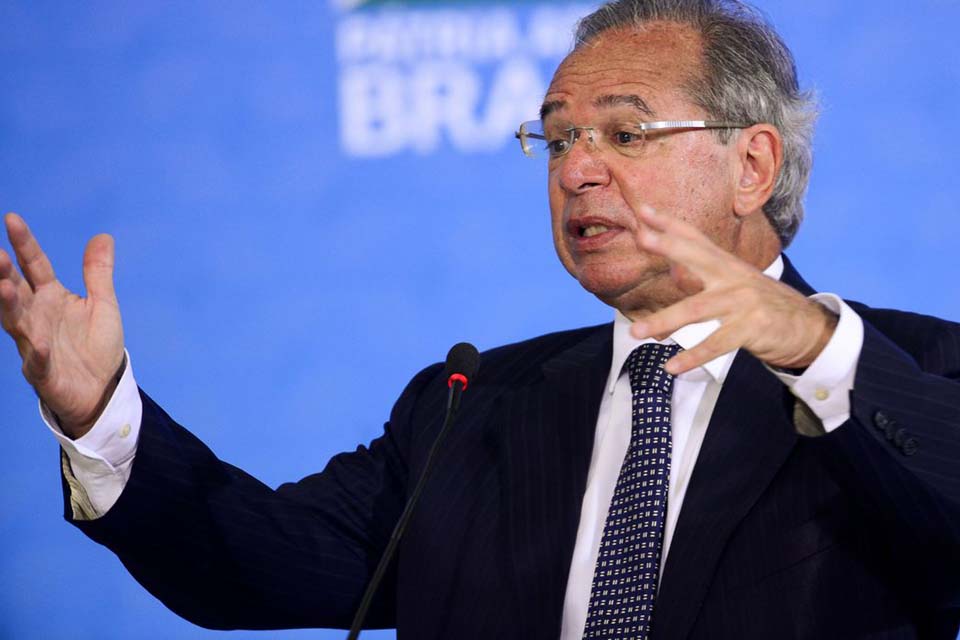 Guedes anuncia que vai para o 