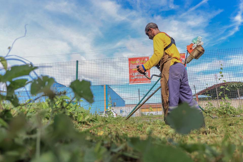 Prefeitura realiza mutirão de limpeza no Parque Jardim das Mangueiras