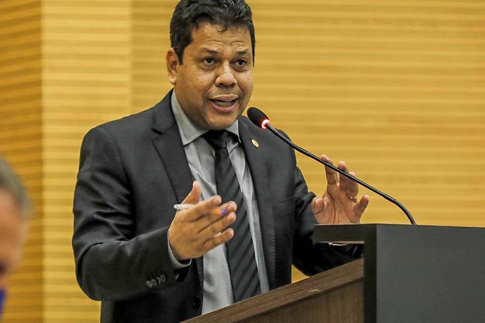 Lei de autoria do deputado Jair Montes que obriga notificação para vistoria no medidor de energia é sancionada pelo Governador
