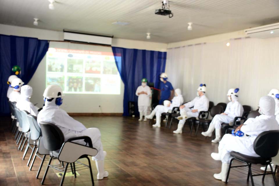 Juízes do TRT-14 fazem visita técnica em frigorífico da JBS