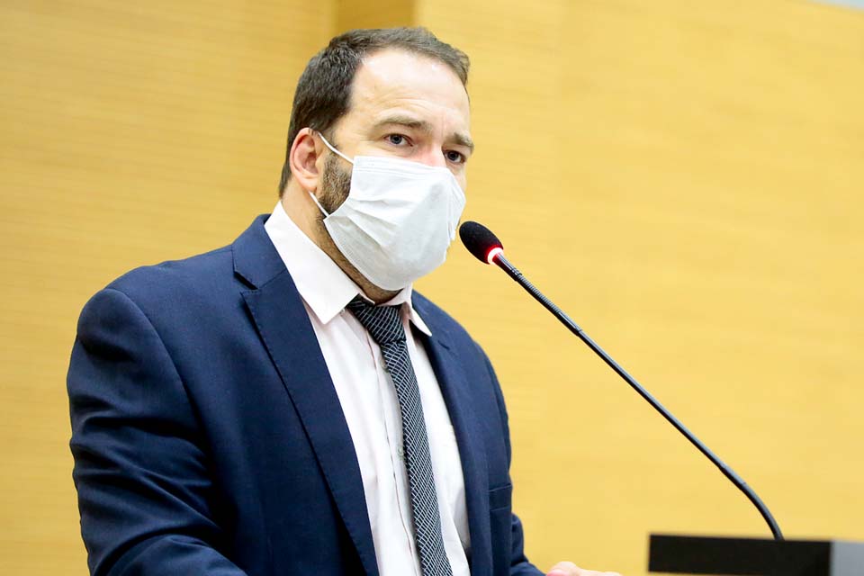 Aplicar recursos na educação é investir no crescimento do nosso Estado, afirma Alex Redano