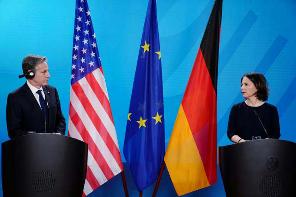 EUA acusa Rússia de criar clima de Guerra Fria na Ucrânia e ameaça com represálias