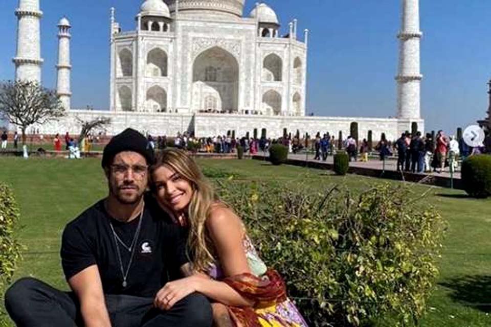 Grazi Massafera compartilha clique de viagem com Caio Castro na Índia