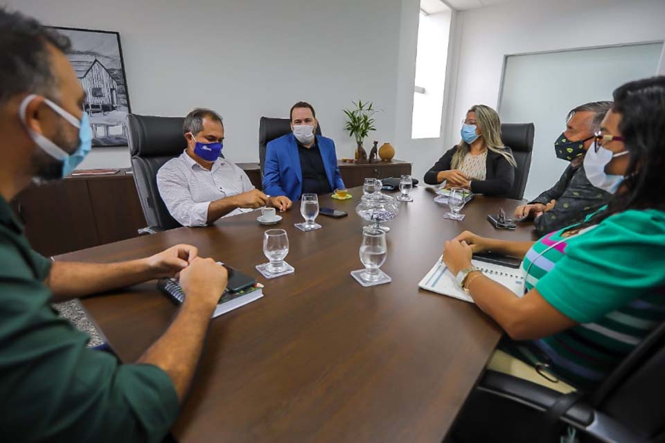 Presidente Alex Redano se reúne com lideranças de Itapuã do Oeste e discute apoio ao município