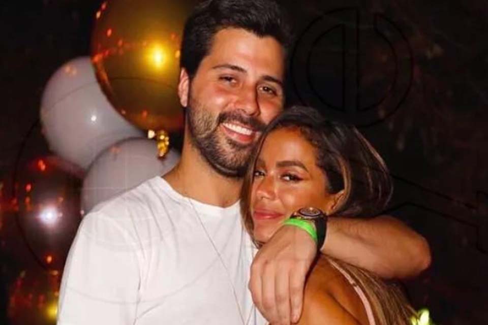 Anitta esclarece namoro com bilionário norte-americano: É namorado, não é marido!