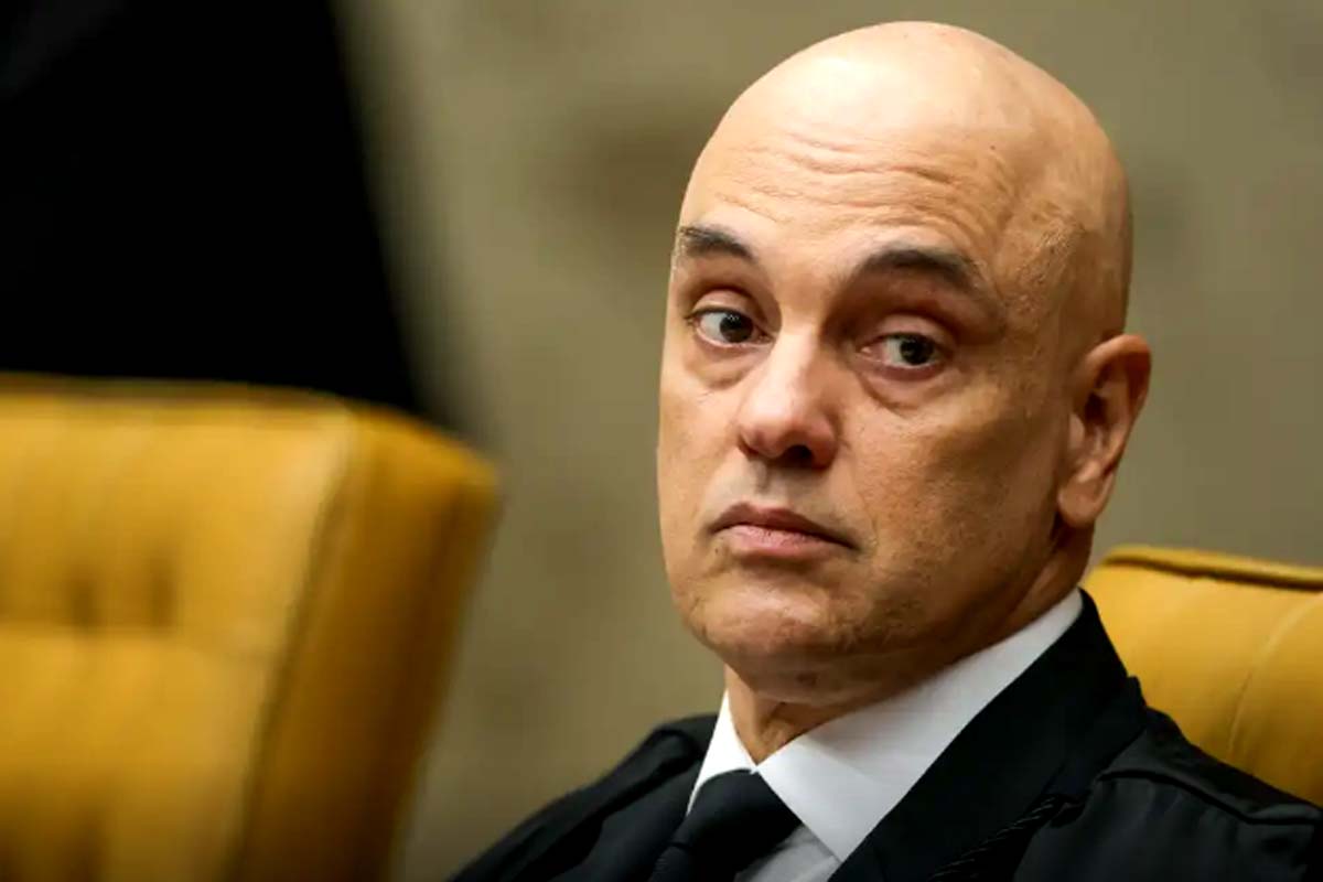 Alexandre de Moraes aumenta restrição para voos de drones na casa de Bolsonaro